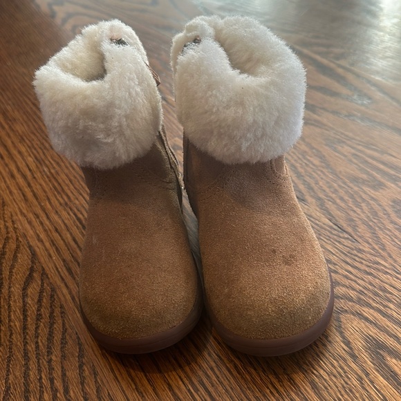Ugg Boots - toddler size 6 - Picture 1 of 5